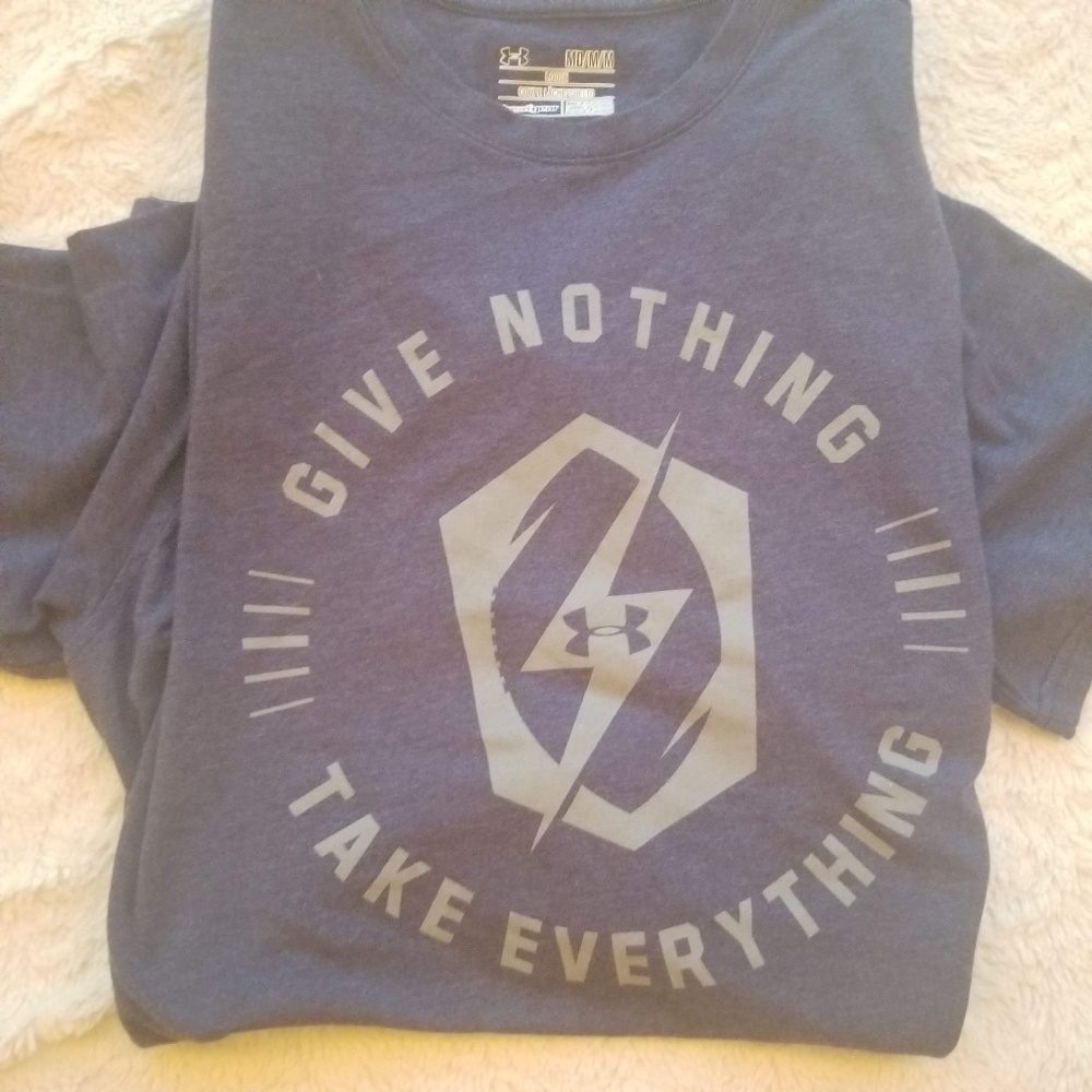 🖐5/$25🖐UnderArmour MED heat gear shirt - Picture 1 of 3